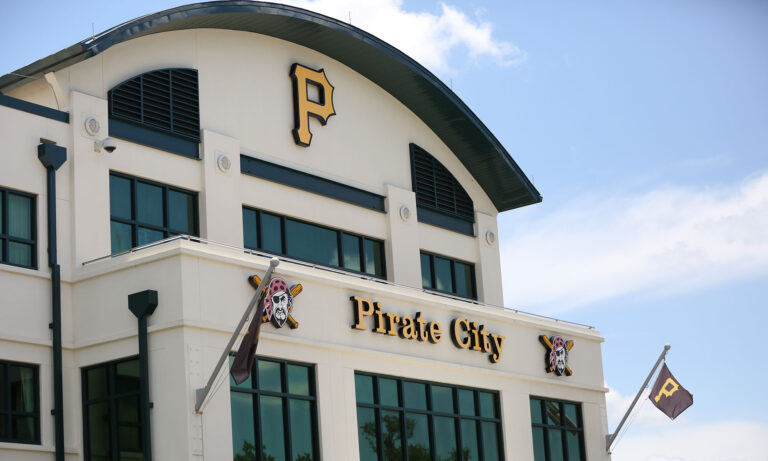 Pirates Sign Right-Handed Pitcher Rookie Davis to a Minor League Deal